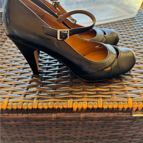 Black heels - Picture 5 of 5